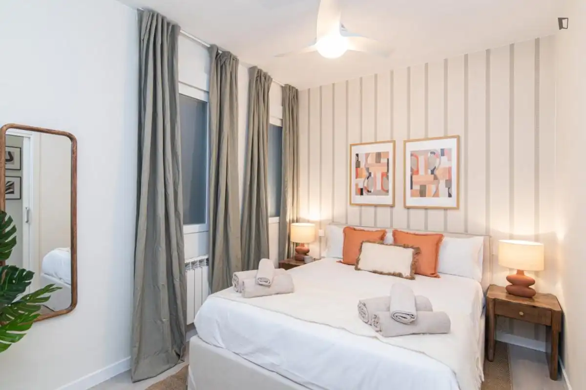 Schlafzimmer von Wohnungen zur Miete in Madrid mit Klimaanlage, Heizung und Möbliert
