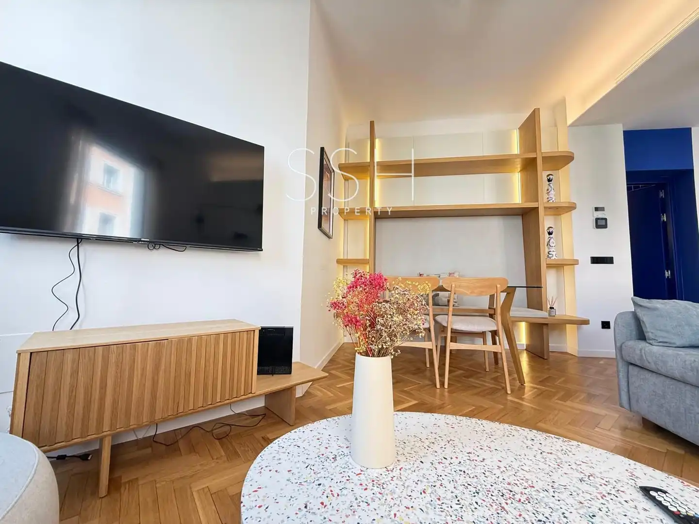 Sala d'estar de Pis en venda en Madrid amb Aire condicionat i Moblat