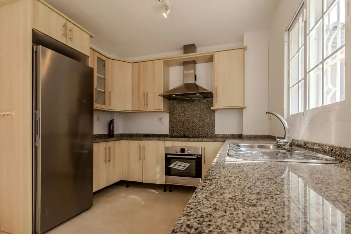 Cuina de Casa o xalet en venda en Sotogrande amb Aire condicionat, Jardí privat i Terrassa