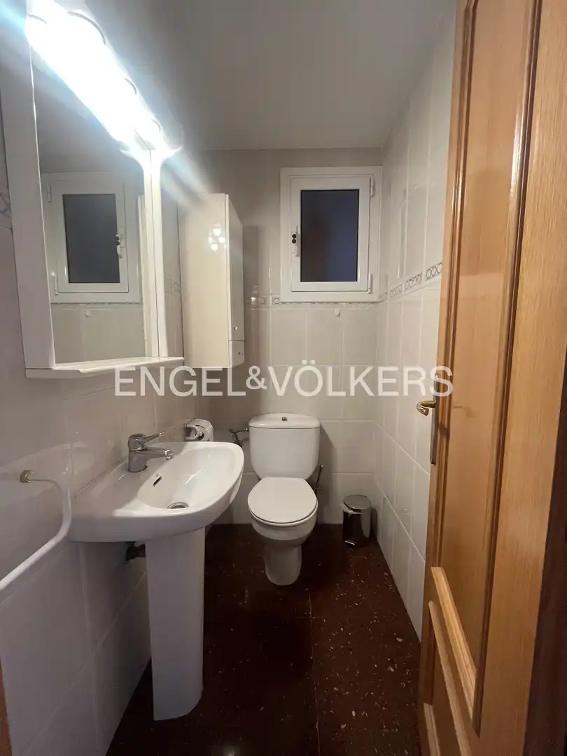 Bathroom of Flat for sale in Barcelona  with Air Conditioner, Heating and Parquet flooring