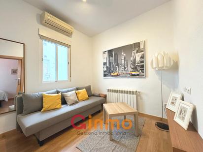 Living room of Flat to rent in  Madrid Capital  with Air Conditioner, Heating and Furnished