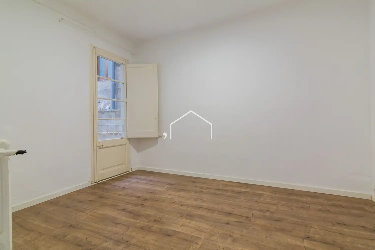 Schlafzimmer von Wohnung zum Verkauf in Barcelona mit Heizung, Parkett und Ofen