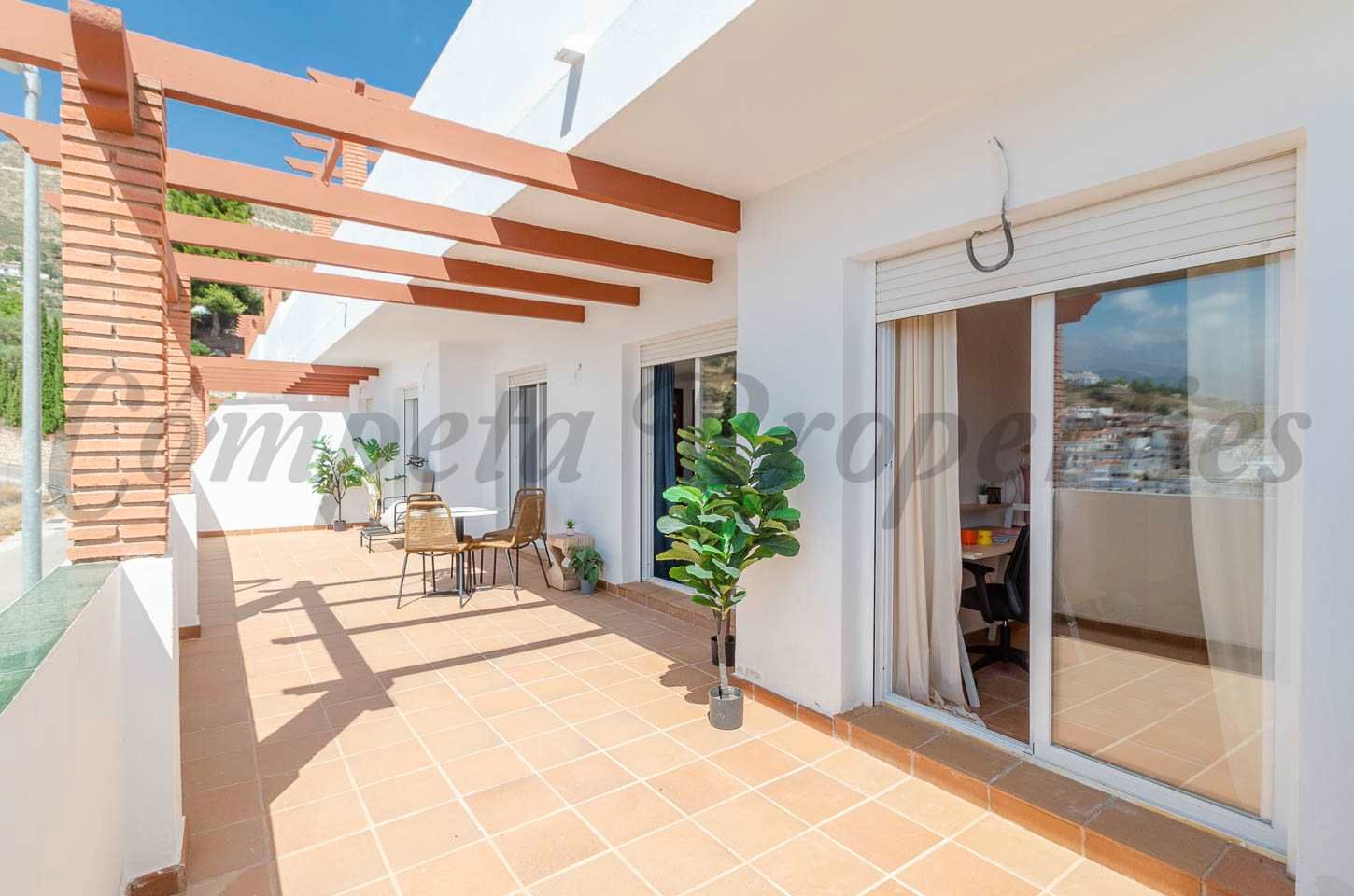 Vista exterior de Apartament en venda en Cómpeta amb Alarma i Piscina comunitària