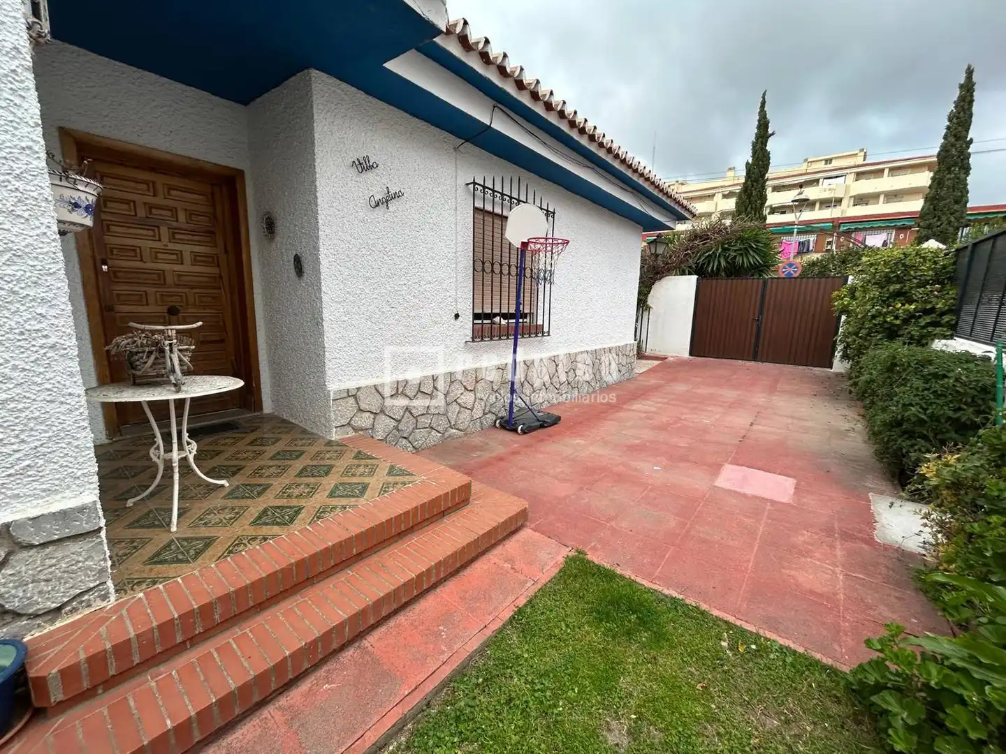 Vista exterior de Casa o xalet en venda en Rincón de la Victoria amb Traster
