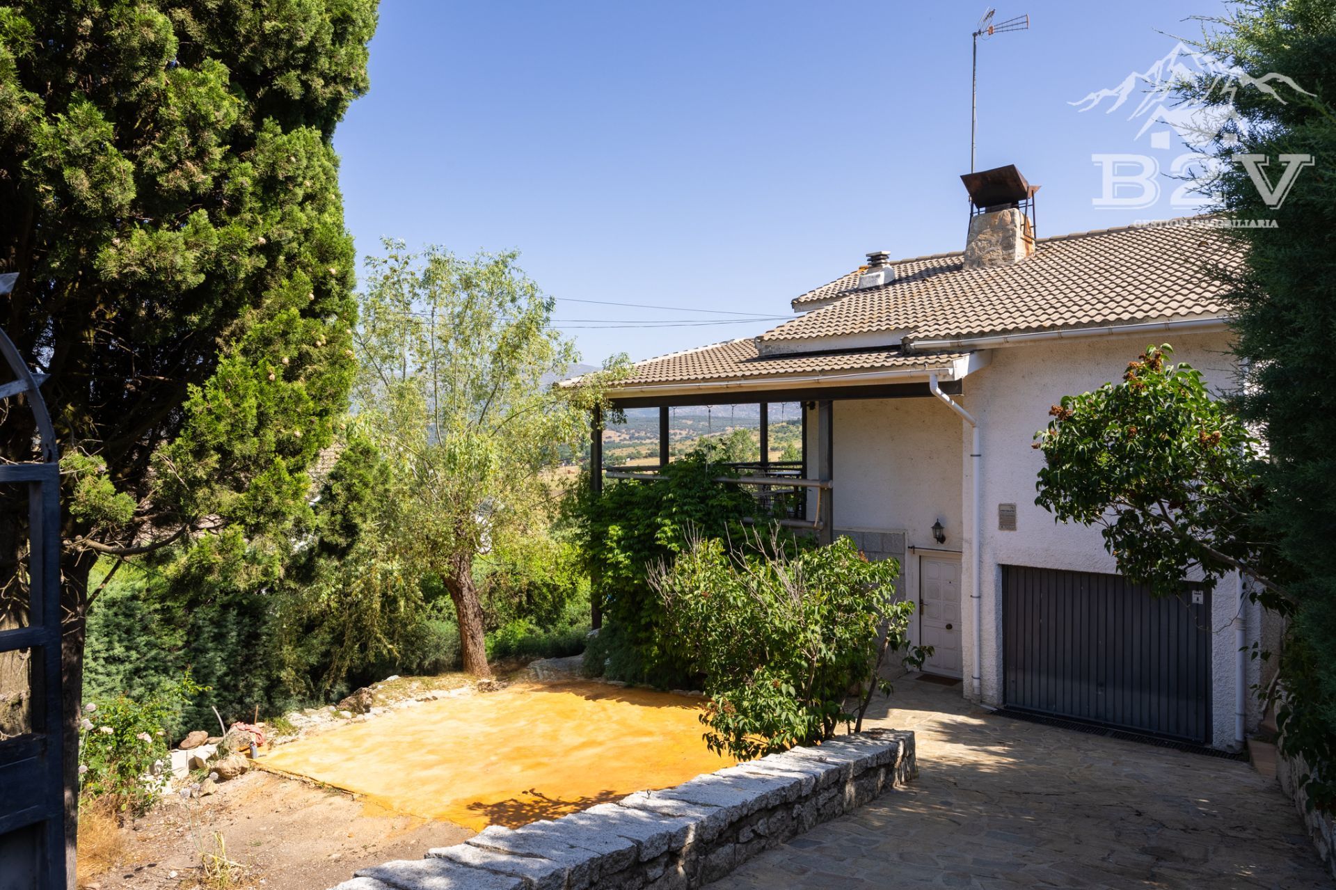 Vista exterior de Casa o xalet en venda en Venturada amb Aire condicionat, Calefacció i Jardí privat