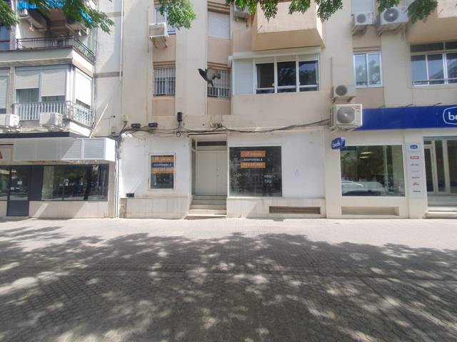 Local comercial en Alquiler en Avenida Eduardo Dato en La Buhaira