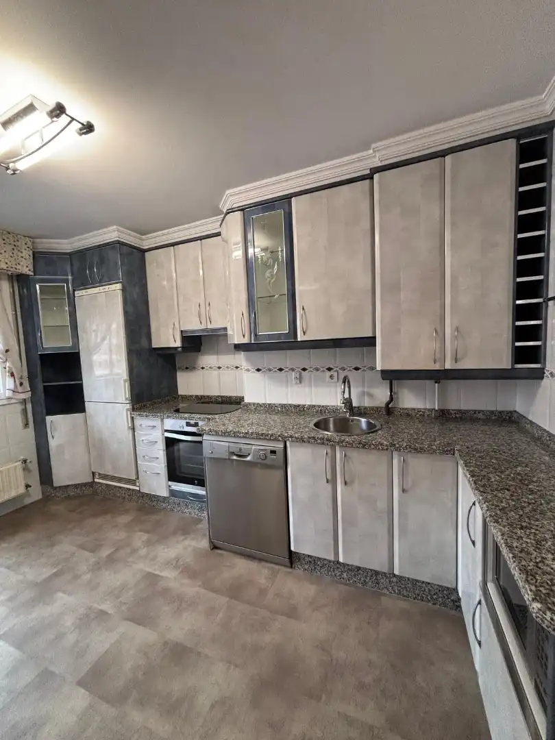 Cocina de Piso en venta en Gijón  con Calefacción, Parquet y Trastero