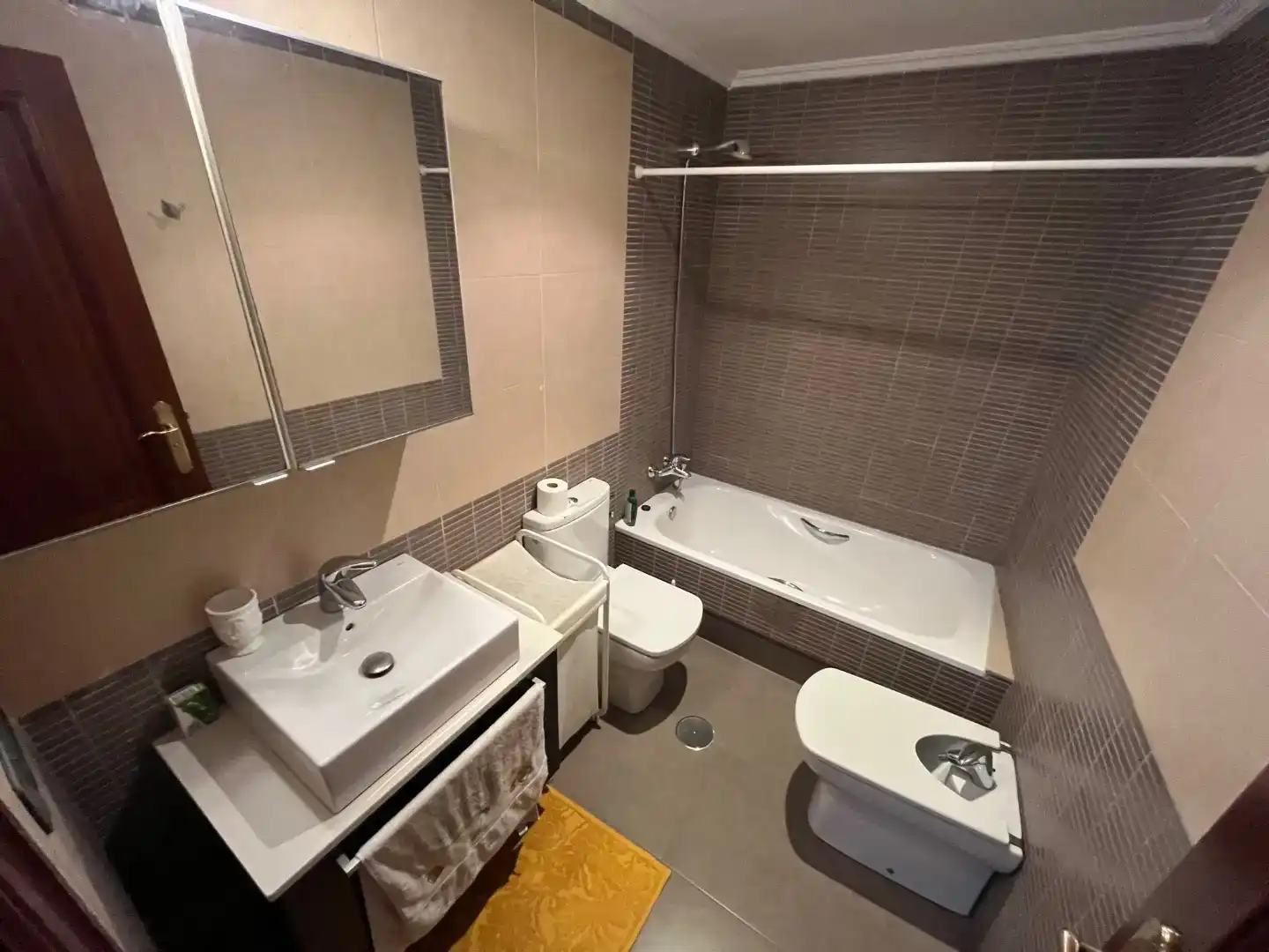 Baño de Piso de alquiler en Vigo  con Parquet, Trastero y Amueblado