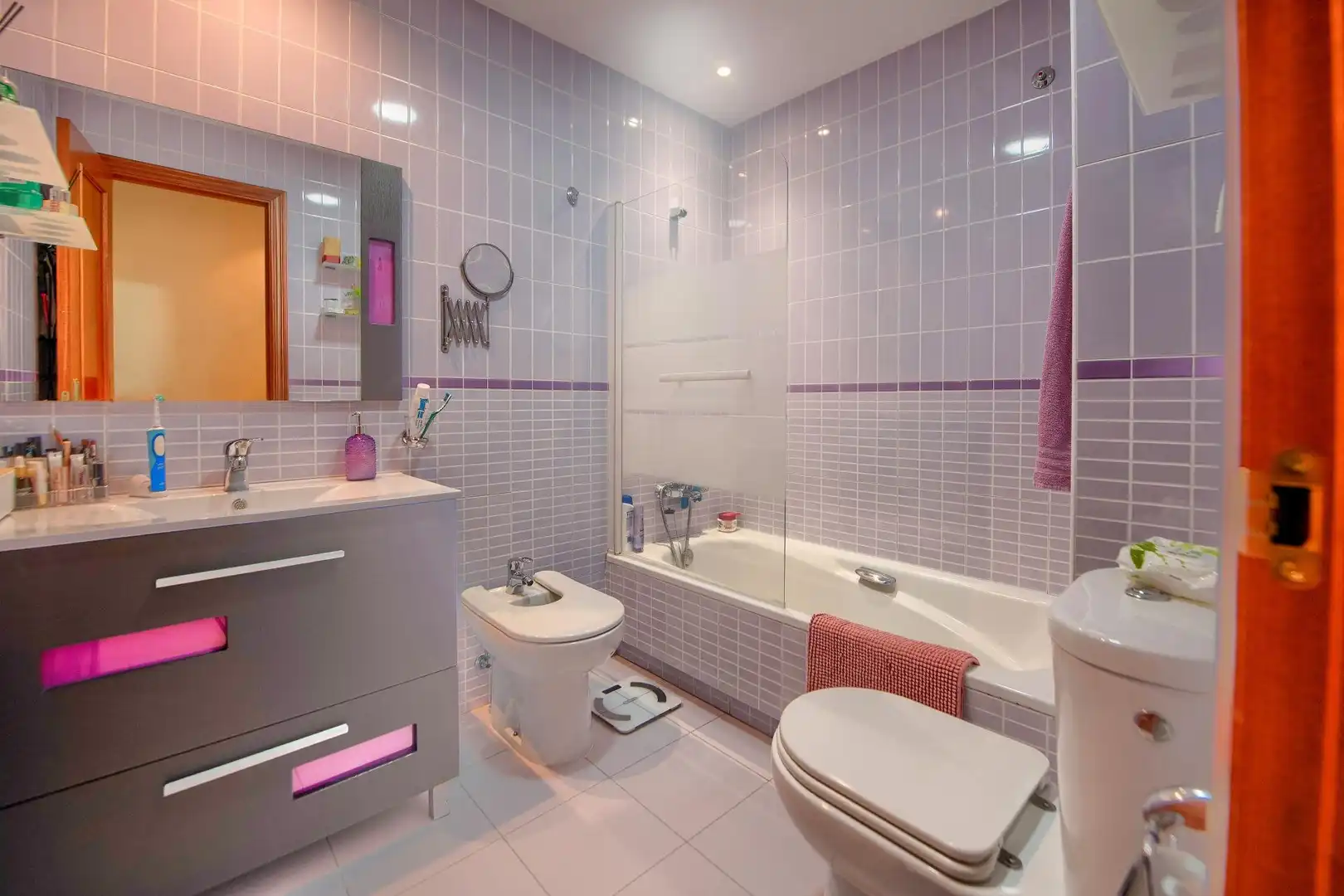 Badezimmer von Erdgeschoss zum Verkauf in Puerto Real mit Klimaanlage und Balkon