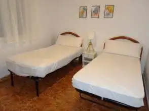 Schlafzimmer von Wohnung zur Miete in Gijón  mit Parkett, Möbliert und Waschmaschine