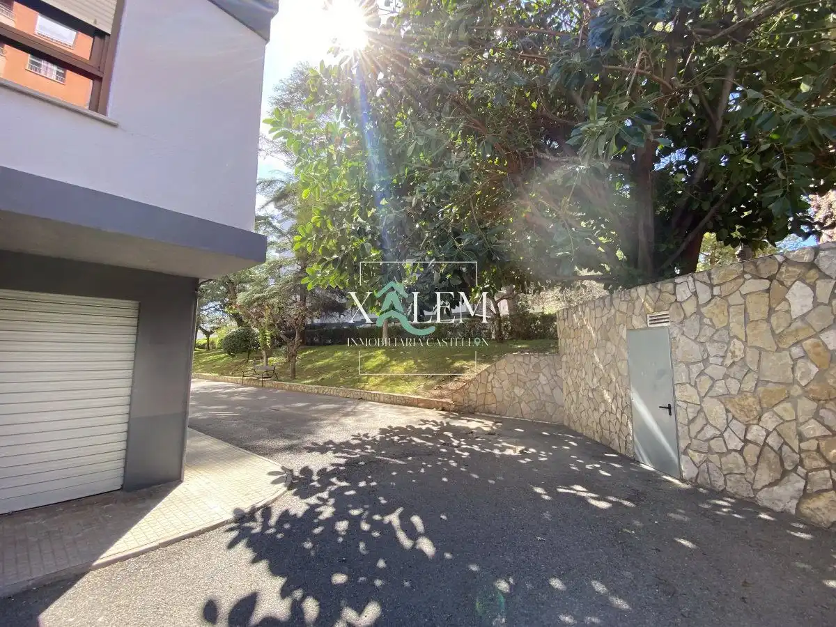 Vista exterior de Pis en venda en Castellón de la Plana / Castelló de la Plana amb Balcó