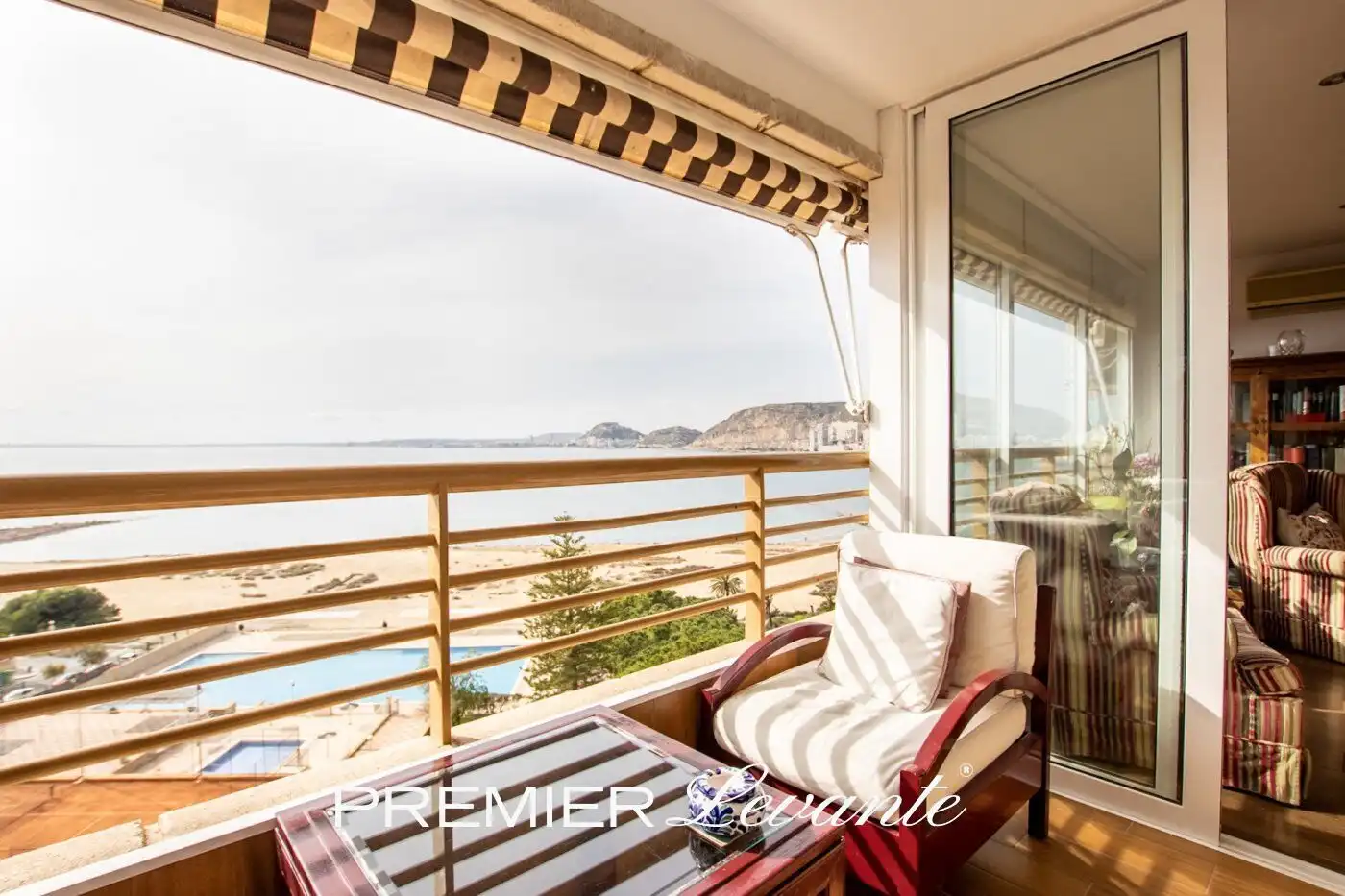 Habitación de Piso en venta en Alicante / Alacant con Aire acondicionado, Calefacción y Jardín privado