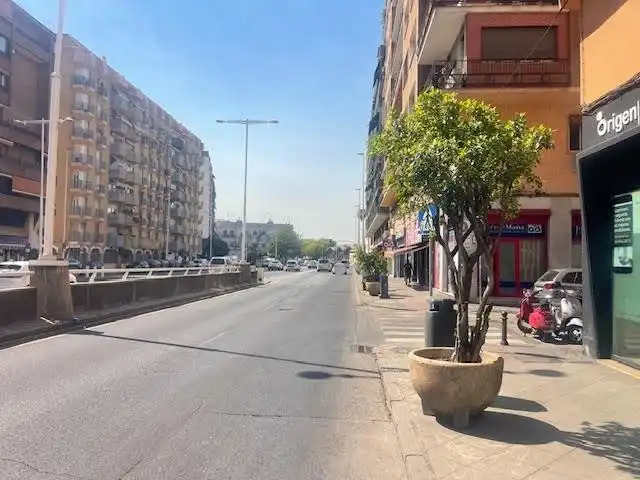 Vista exterior de Pis en venda en Sevilla amb Aire condicionat, Calefacció i Moblat
