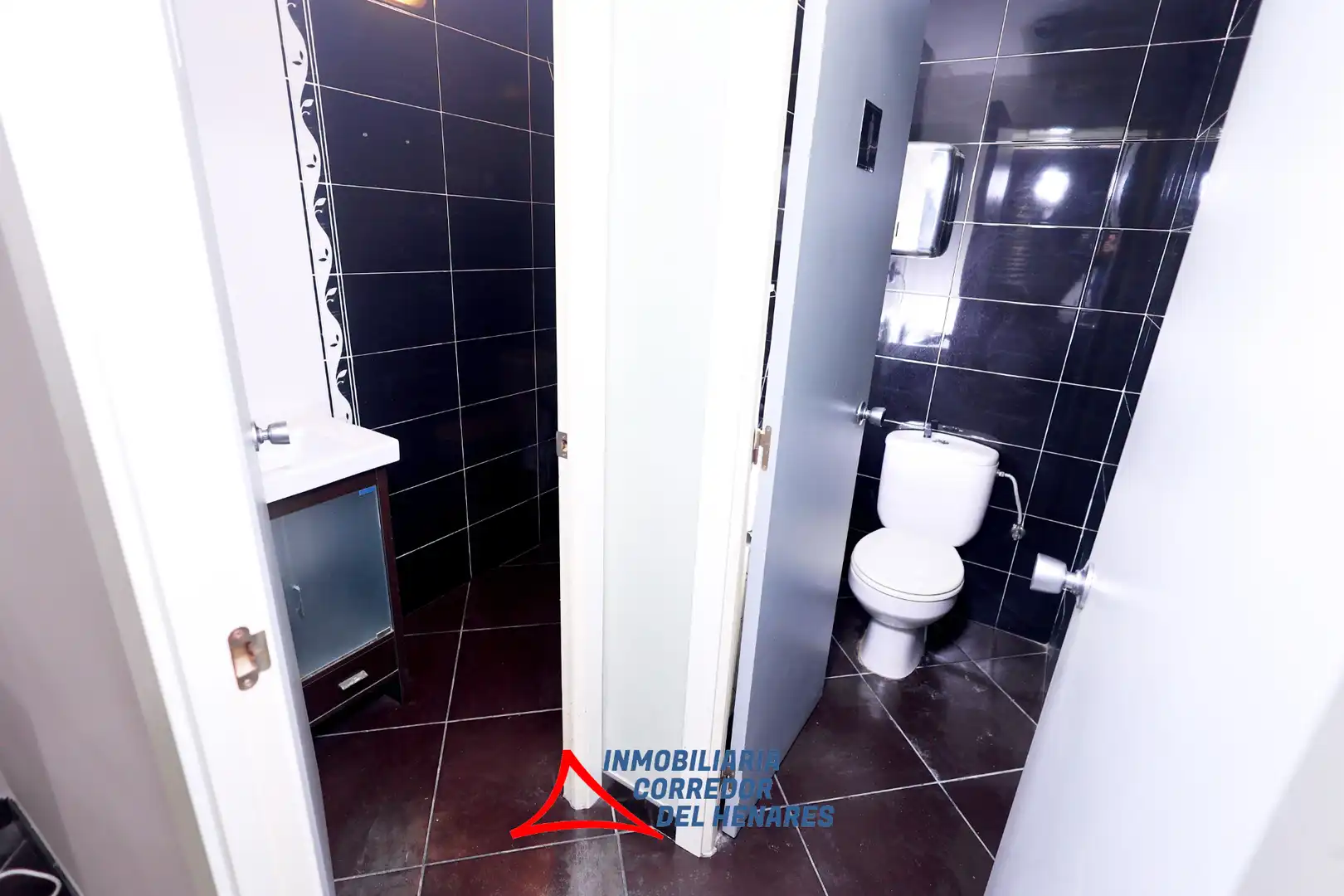 Bathroom of Commercial properties for rent in Mejorada del Campo  with Air Conditioner