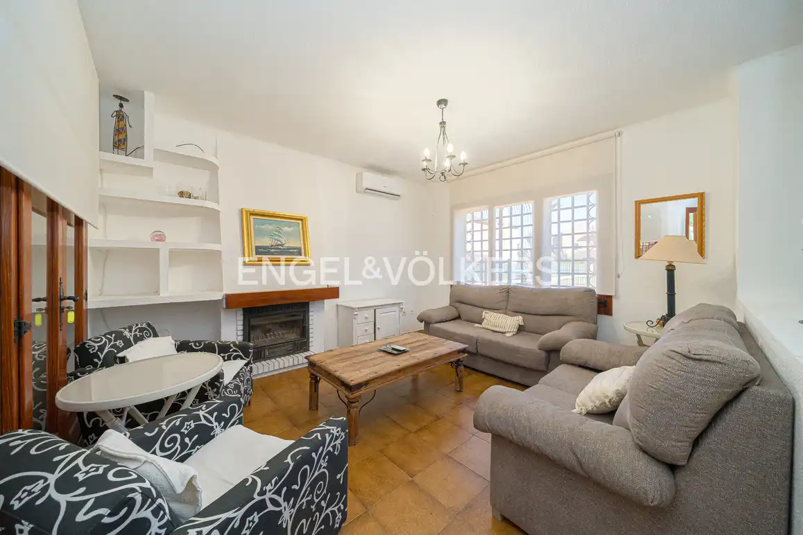 Sala de estar de Casa adosada en venta en Benidorm con Aire acondicionado, Jardín privado y Piscina comunitaria