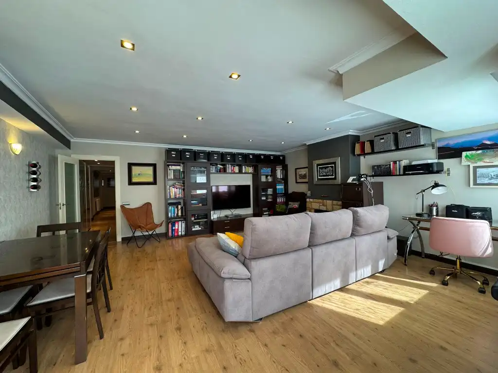 Sala de estar de Piso en venta en Gijón  con Calefacción, Parquet y Horno
