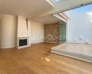 Sala d'estar de Àtic de lloguer en  Valencia Capital amb Aire condicionat, Calefacció i Parquet