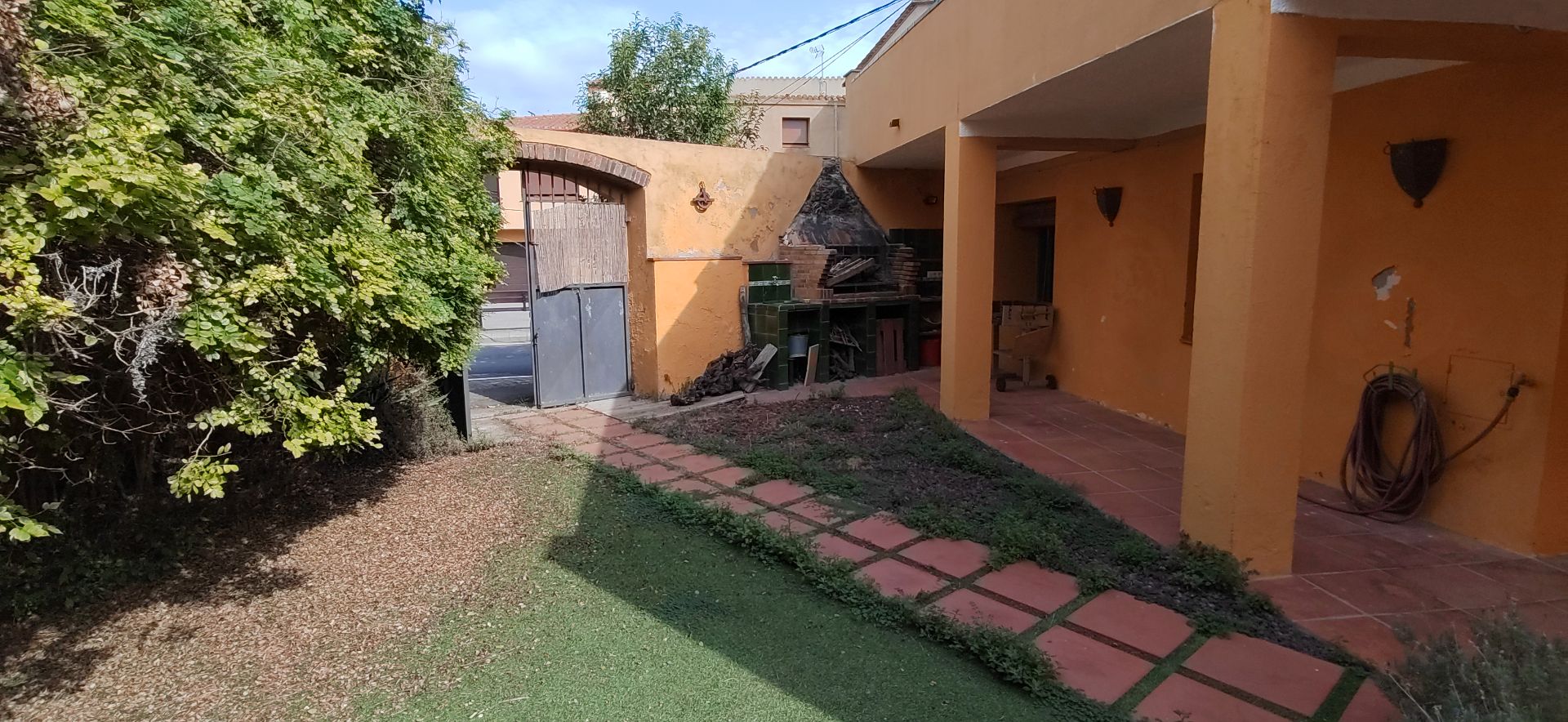 Garden of Country house for sale in Garriguella  with Air Conditioner, Heating and Private garden