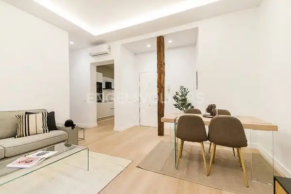 Living room of Flat for sale in Madrid  with Air Conditioner, Heating and Parquet flooring