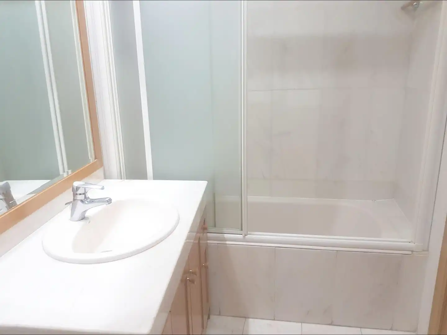 Baño de Piso de alquiler en Zaragoza con Aire acondicionado, Calefacción y Parquet