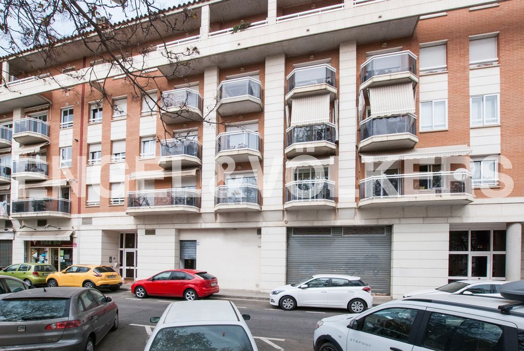 Exterior view of Premises for sale in Reus  with Air Conditioner