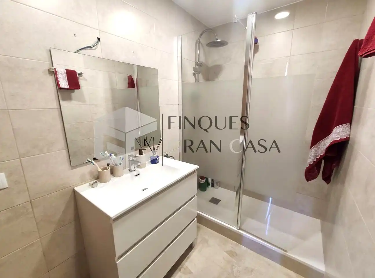 Badezimmer von Wohnung zum Verkauf in Canovelles mit Heizung, Parkett und Balkon