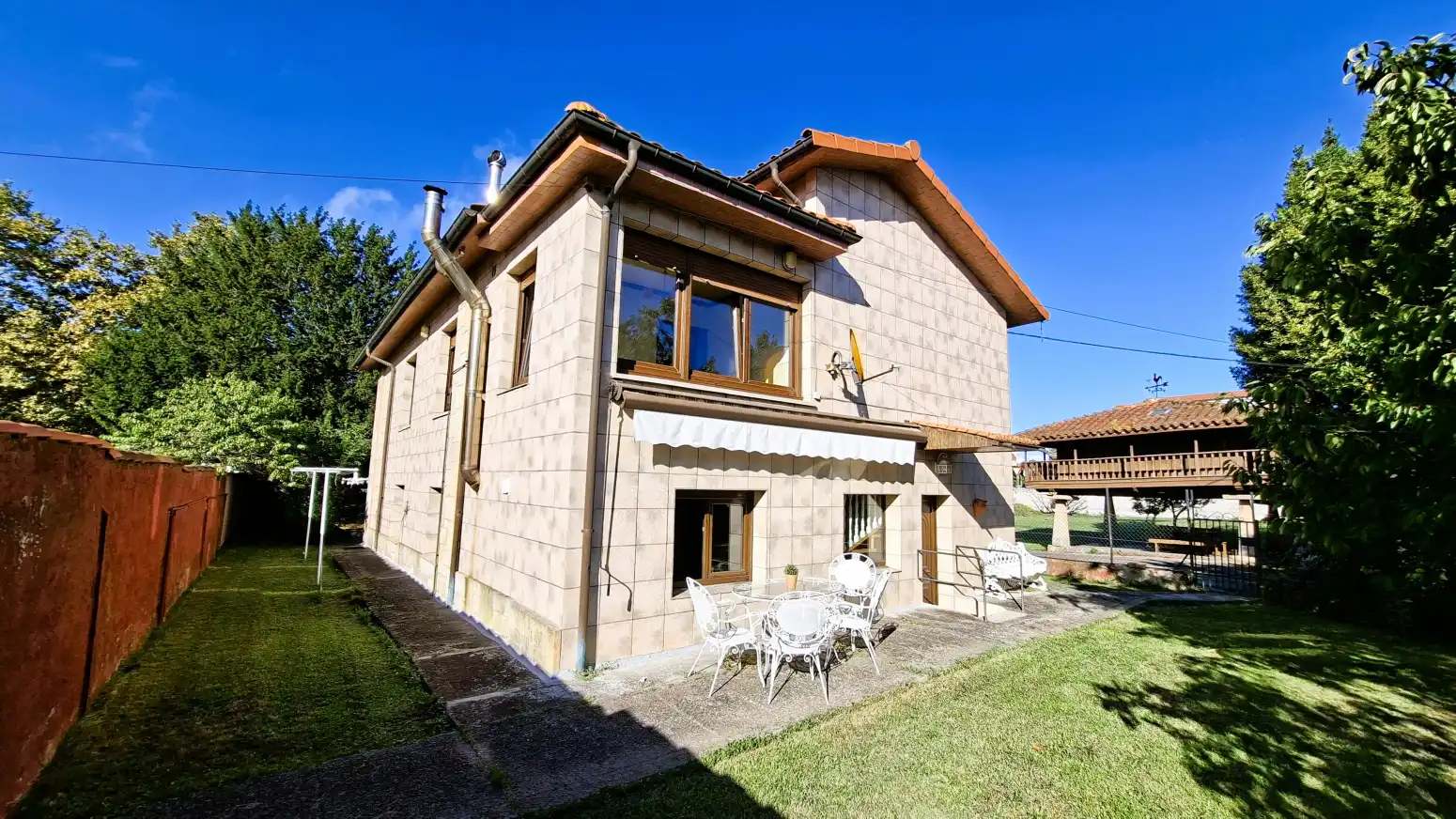 Vista exterior de Casa o chalet de alquiler en Gijón  con Calefacción, Jardín privado y Parquet