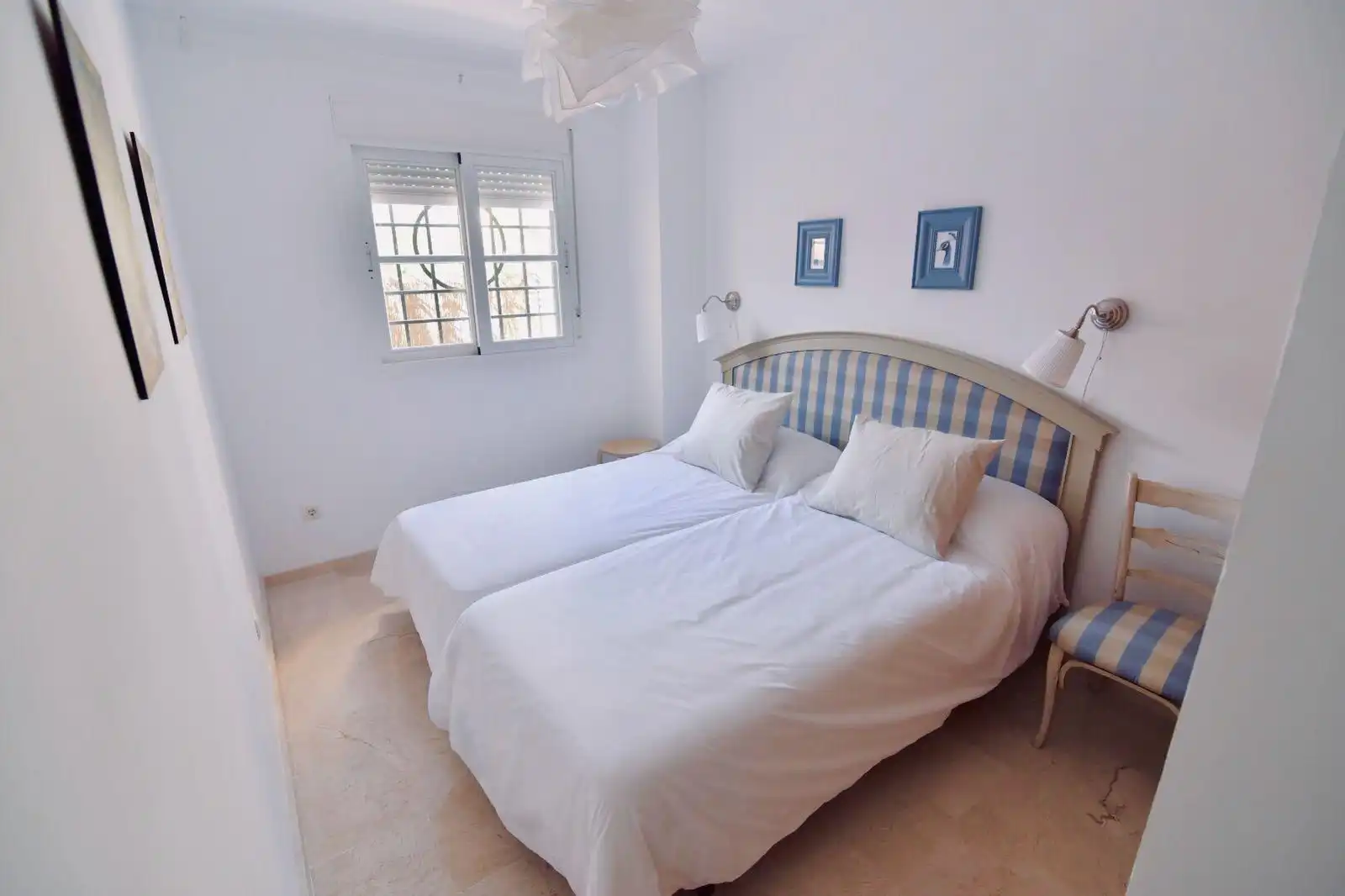 Habitación de Planta baja en venta en Vélez-Málaga con Aire acondicionado, Jardín privado y Terraza