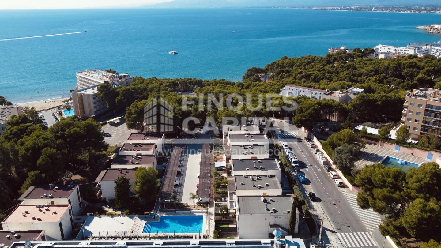 Vista exterior de Apartament en venda en Salou amb Terrassa i Piscina comunitària