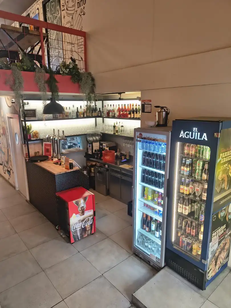 Local comercial en traspàs a Sant Martí, imagen 2