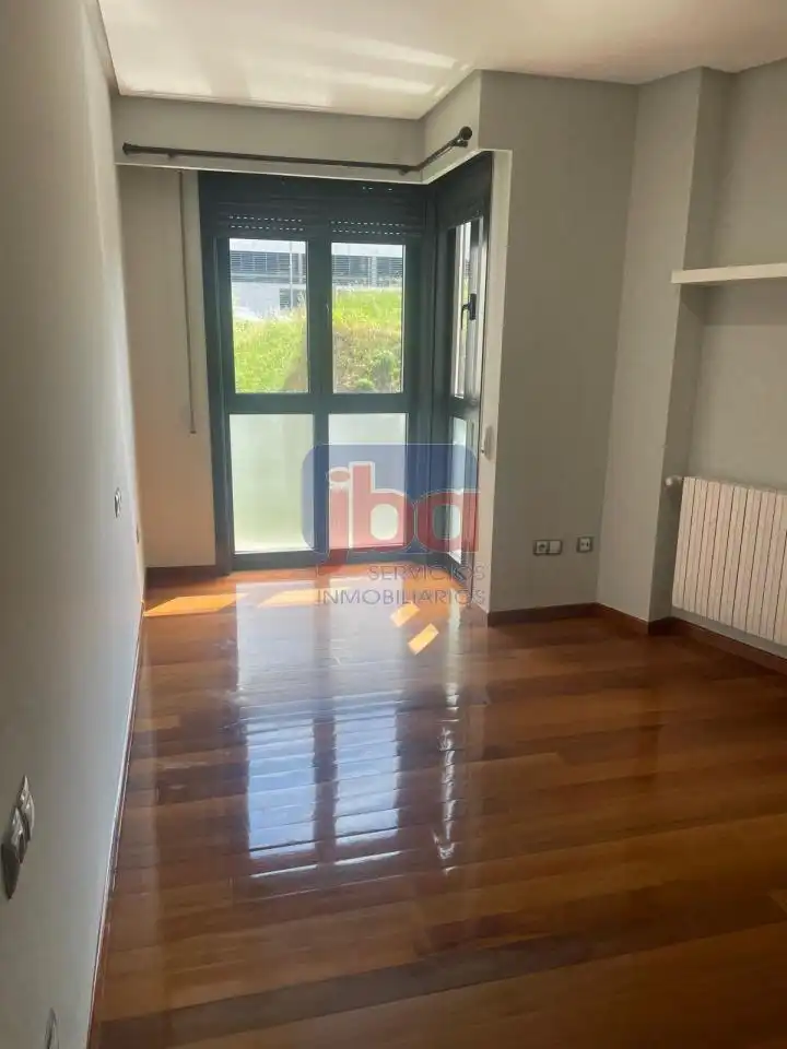 Habitación de Piso de alquiler en Ourense Capital  con Calefacción y Terraza