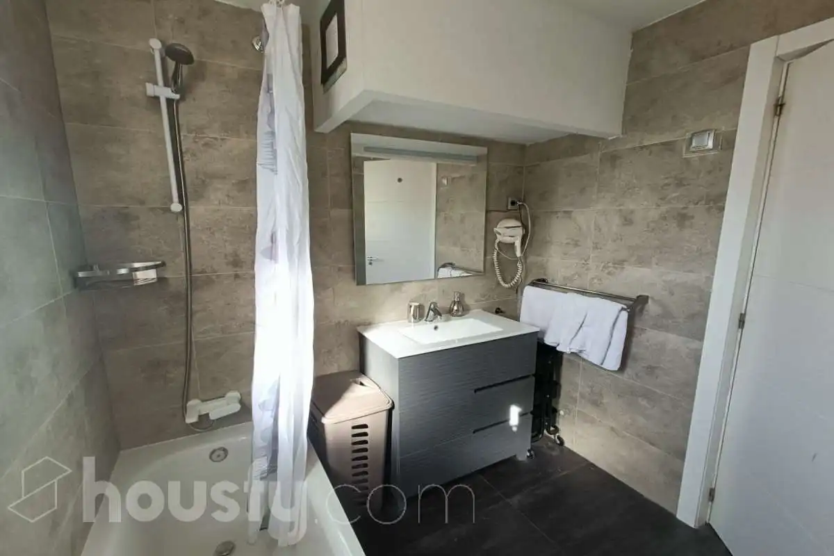 Bathroom of Flat for sale in Benahavís  with Air Conditioner, Heating and Private garden