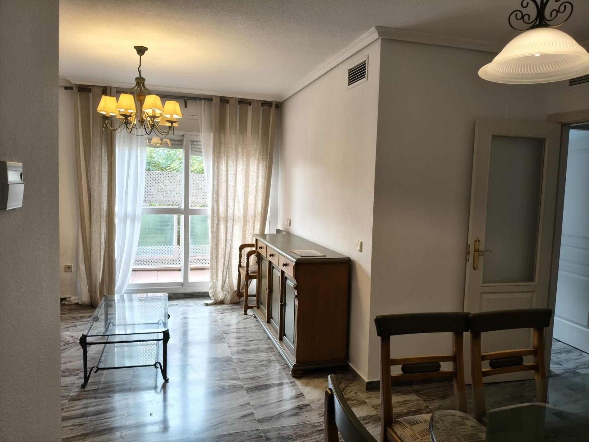 Comedor de Piso de alquiler en  Sevilla Capital con Terraza, Trastero y Amueblado