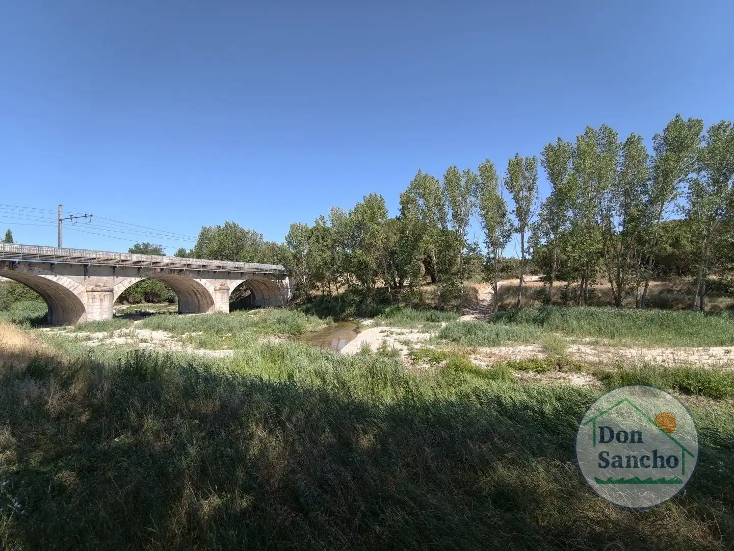 Vista exterior de Piso en venta en Viana de Cega con Terraza, Trastero y Amueblado