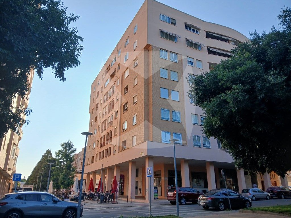 Vista exterior de Pis en venda en Badajoz Capital amb Aire condicionat, Terrassa i Forn
