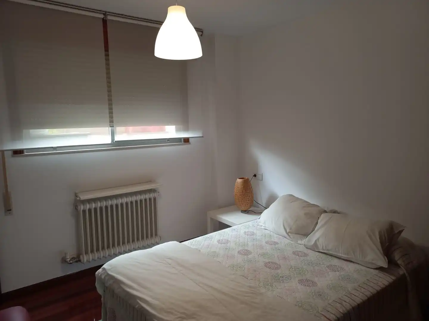 Schlafzimmer von Wohnung zur Miete in Santiago de Compostela  mit Heizung, Terrasse und Möbliert