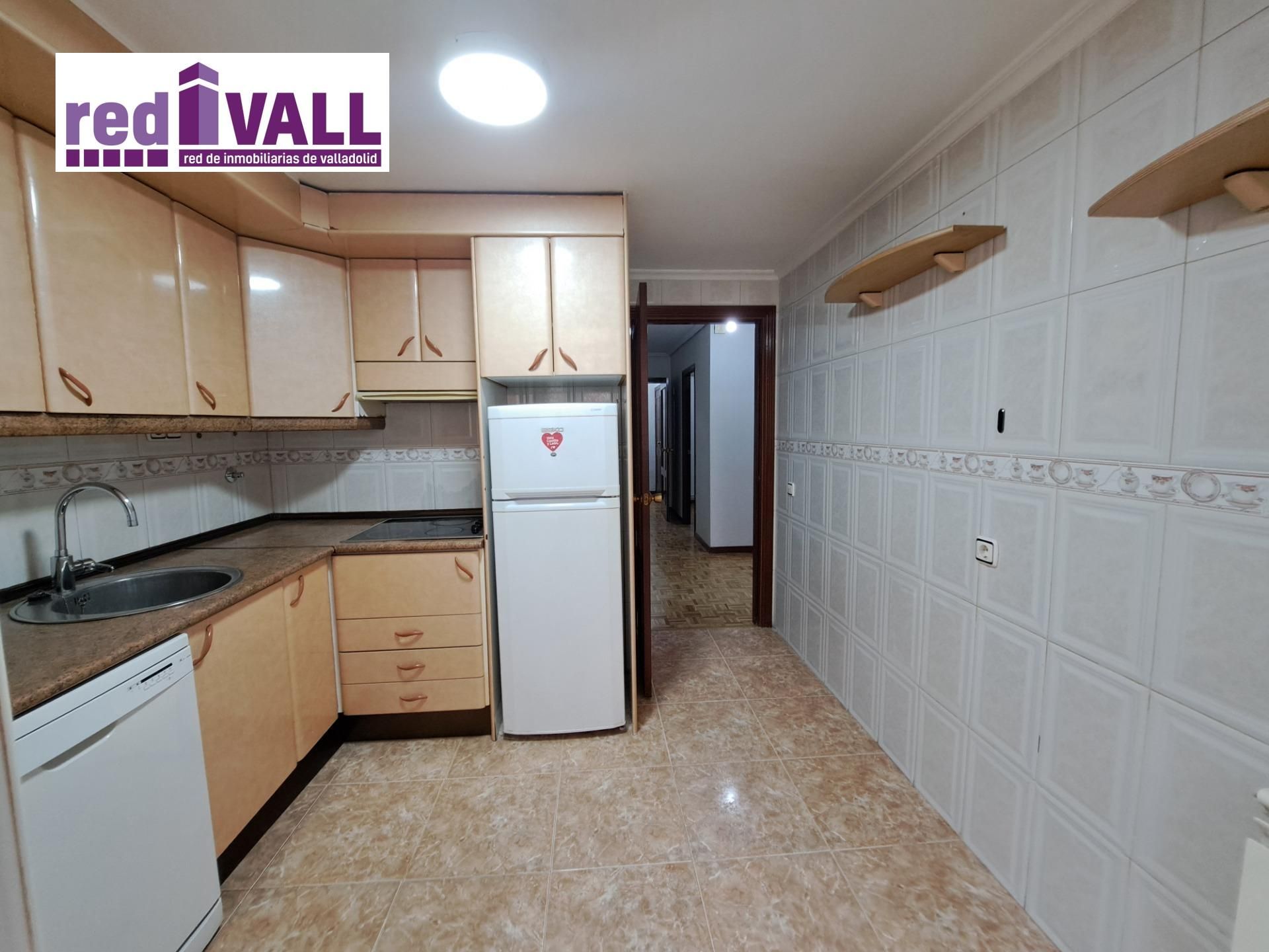 Cocina de Apartamento en venta en Valladolid Capital con Calefacción, Parquet y Terraza