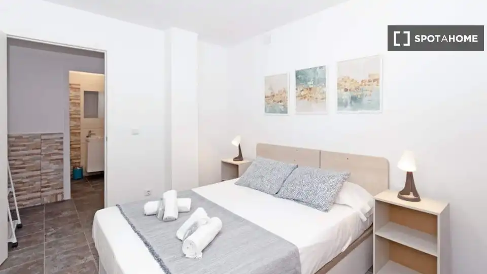 Bedroom of Flat for rent in Valencia  with Air Conditioner, Heating and Furnished