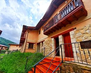 Vista exterior de Apartament en venda en Vega de Liébana amb Parquet i Balcó