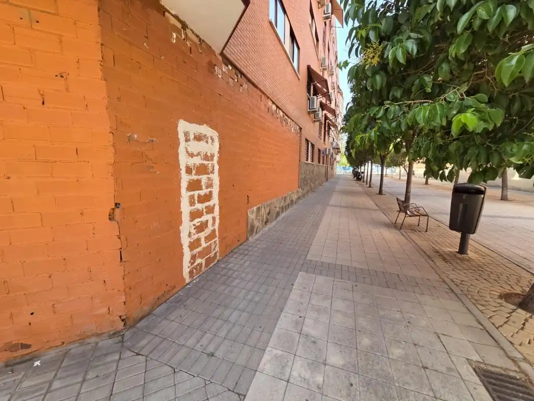 Vista exterior de Local en venda en Getafe amb Calefacció