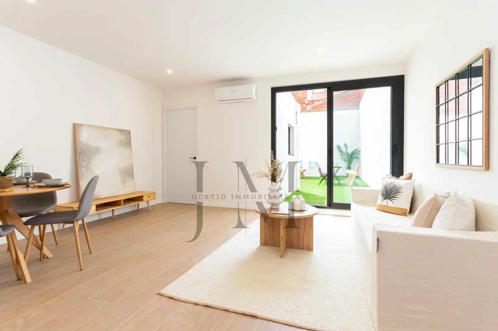 Sala d'estar de Casa o xalet en venda en Terrassa amb Aire condicionat, Calefacció i Jardí privat