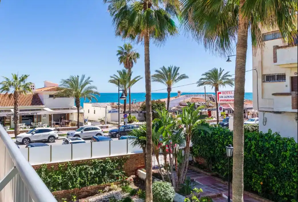 Vista exterior de Estudio en venta en Torremolinos con Amueblado y Piscina comunitaria