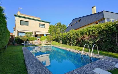 Jardí de Casa o xalet en venda en Nigrán amb Terrassa, Piscina i Balcó