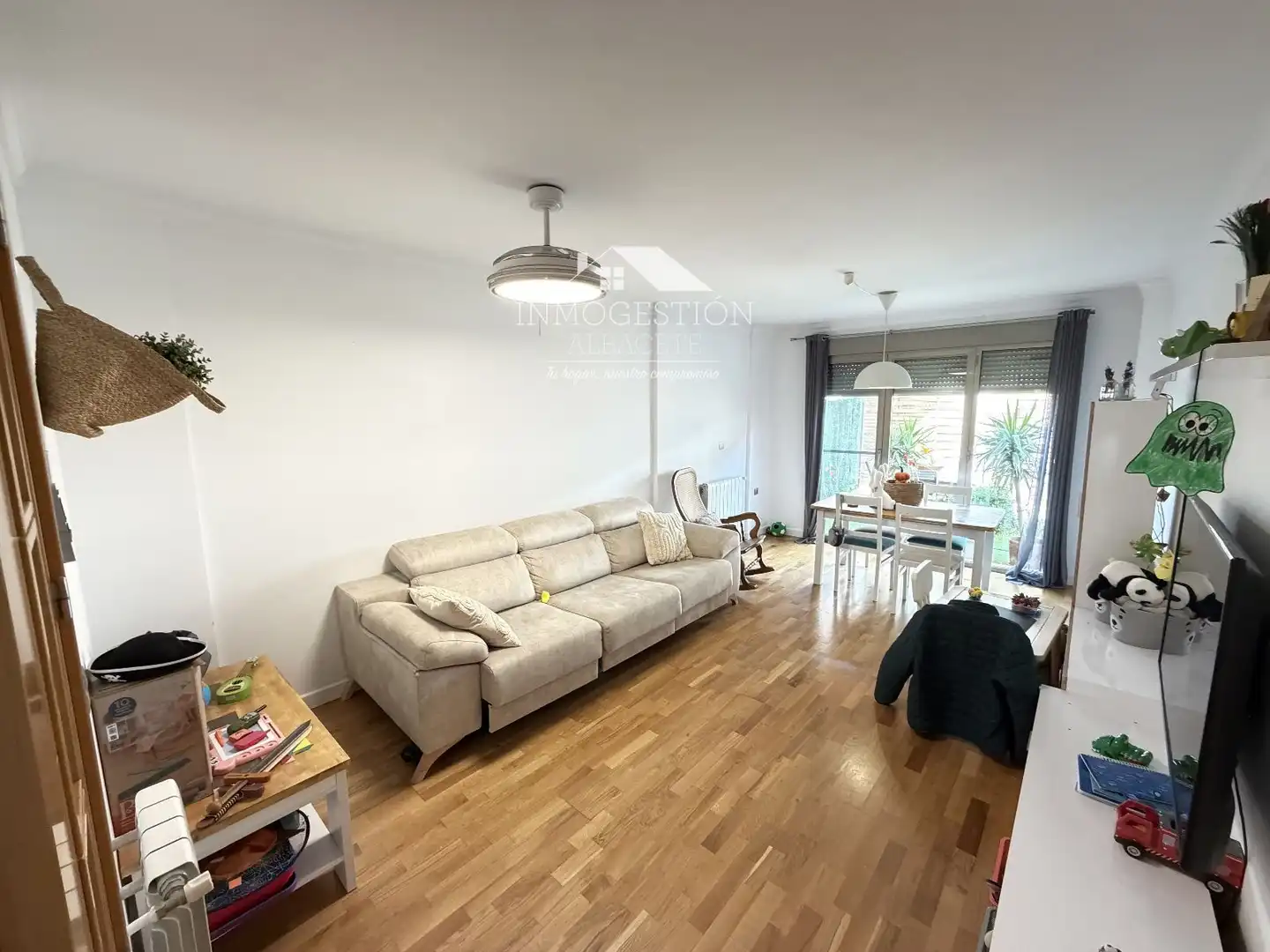 Sala d'estar de Casa adosada en venda en  Albacete Capital amb Aire condicionat, Calefacció i Parquet