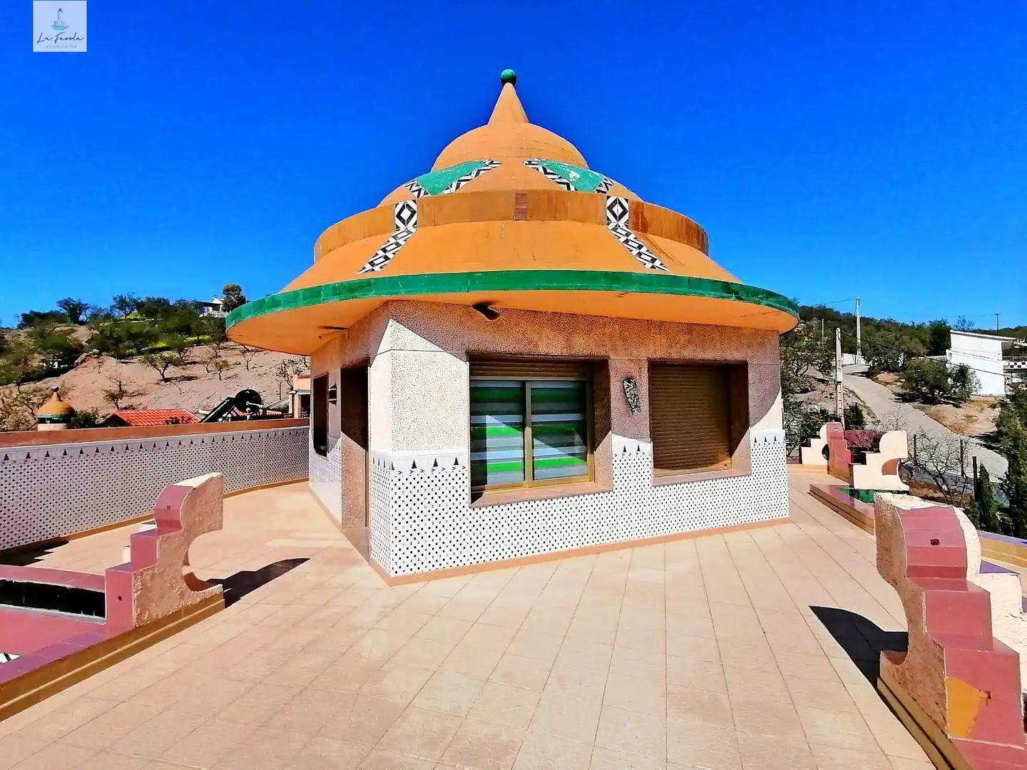 Vista exterior de Casa o xalet en venda en Loja amb Jardí privat, Terrassa i Traster