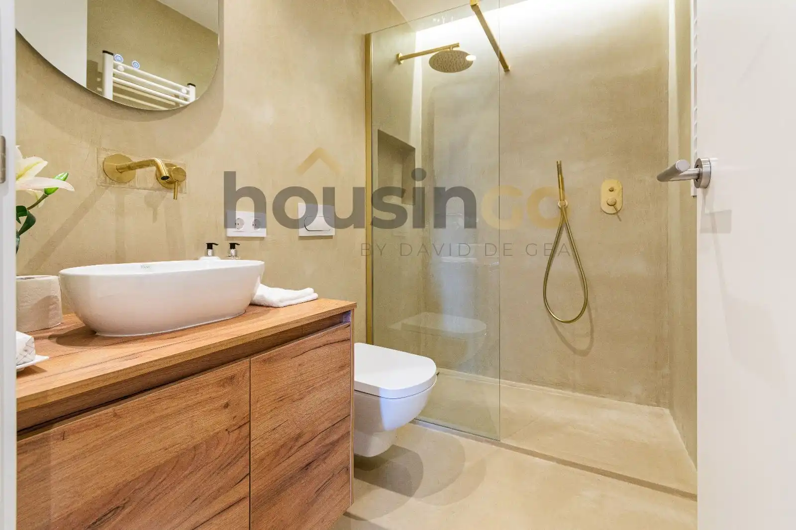 Bathroom of Flat for sale in Madrid  with Air Conditioner, Heating and Parquet flooring