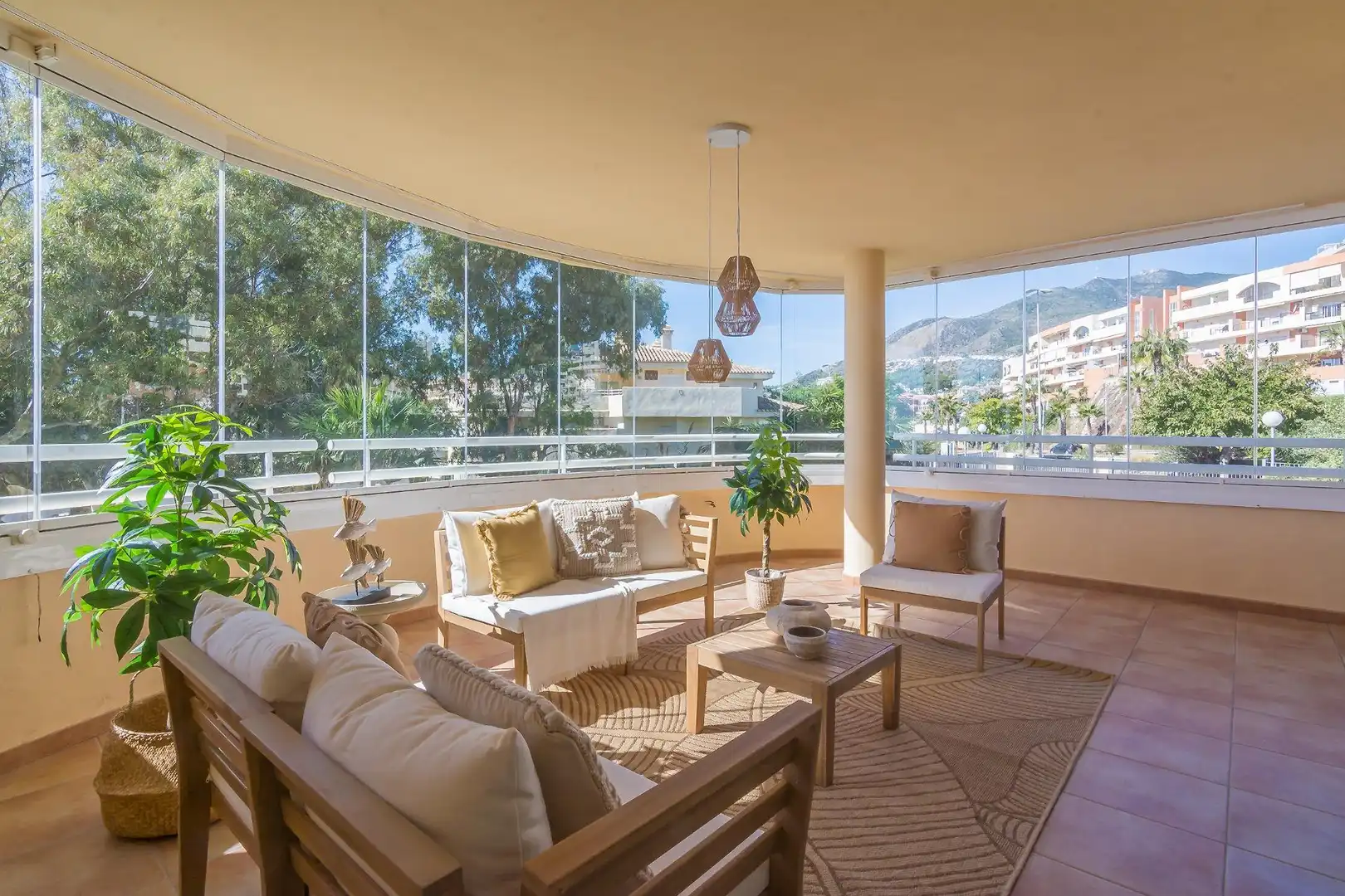 Terrasse von Wohnung zum Verkauf in Benalmádena mit Klimaanlage, Terrasse und Balkon