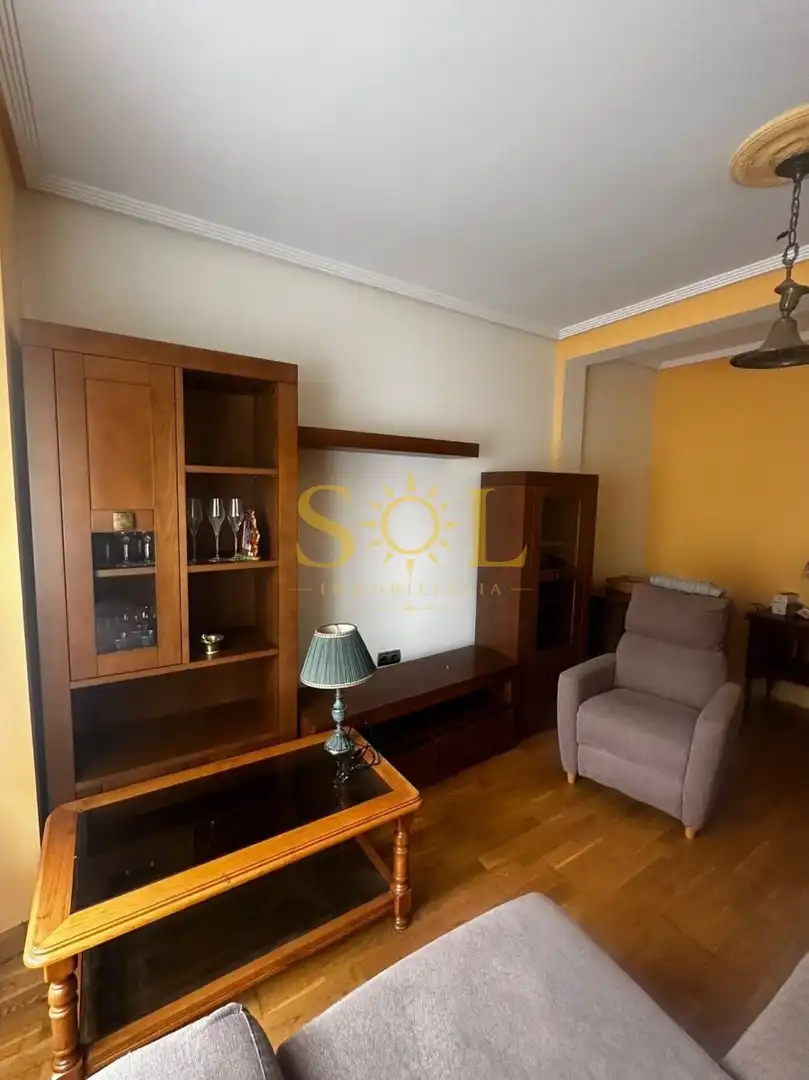 Sala d'estar de Casa o xalet en venda en León Capital  amb Calefacció, Jardí privat i Terrassa