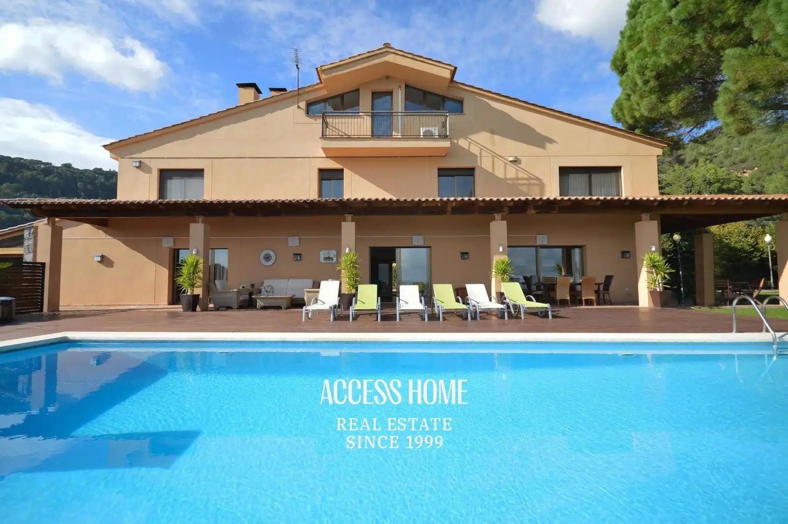 Außenansicht von Haus oder Chalet zum Verkauf in Sant Feliu de Codines mit Klimaanlage, Heizung und Terrasse