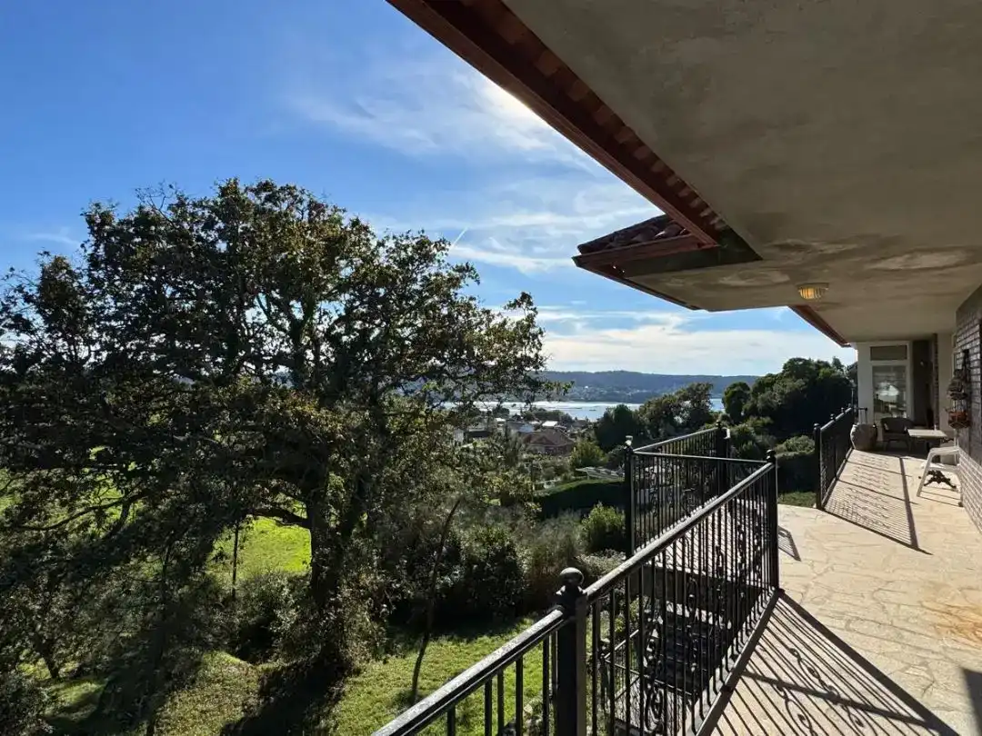 Terrassa de Casa o xalet en venda en Cangas  amb Aire condicionat i Balcó